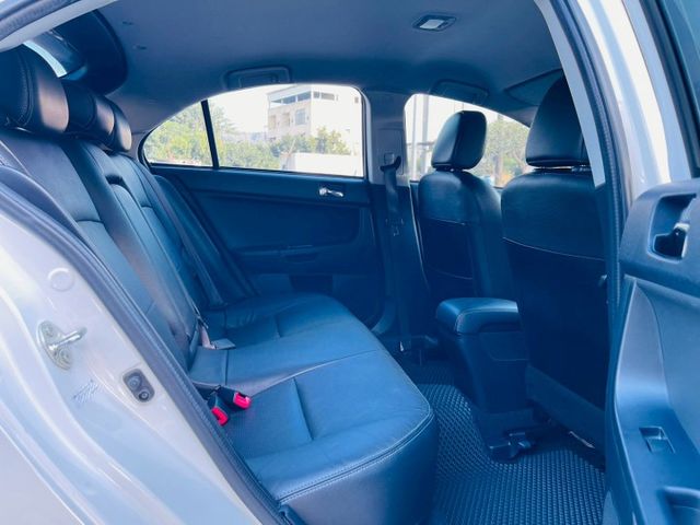 日本原裝進口、HID轉向頭燈、大燈自動清洗、7安氣囊、換檔撥片、  第8張相片