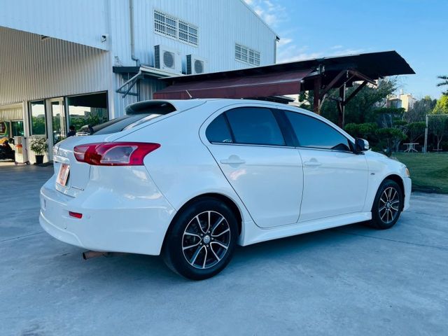 日本原裝進口、HID轉向頭燈、大燈自動清洗、7安氣囊、換檔撥片、  第15張相片