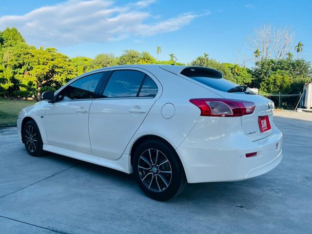 日本原裝進口、HID轉向頭燈、大燈自動清洗、7安氣囊、換檔撥片、  第17張相片