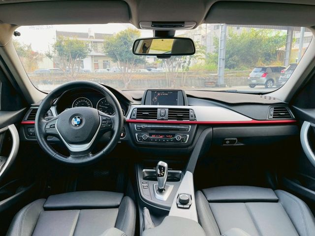 僅跑12萬公里、一手車庫車、F30渦輪增壓、環保無損免花、氣氛超好、全車原版件、底盤安靜無異音、絕無惡操過!!!  第15張相片