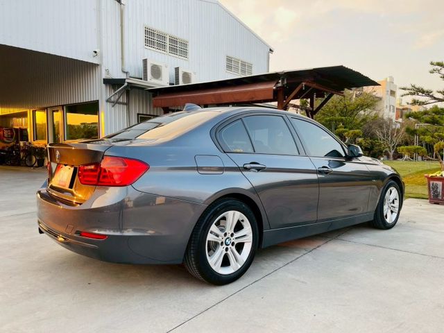 僅跑12萬公里、一手車庫車、F30渦輪增壓、環保無損免花、氣氛超好、全車原版件、底盤安靜無異音、絕無惡操過!!!  第16張相片