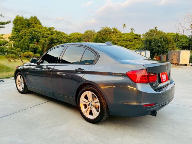 僅跑12萬公里、一手車庫車、F30渦輪增壓、環保無損免花、氣氛超好、全車原版件、底盤安靜無異音、絕無惡操過!!!  第18張相片