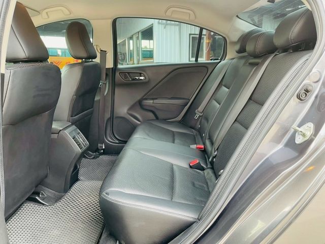 小改款、全車原版件、vti-s、換檔撥片、安卓機、6安氣囊、日行燈、巡跡防滑  第13張相片