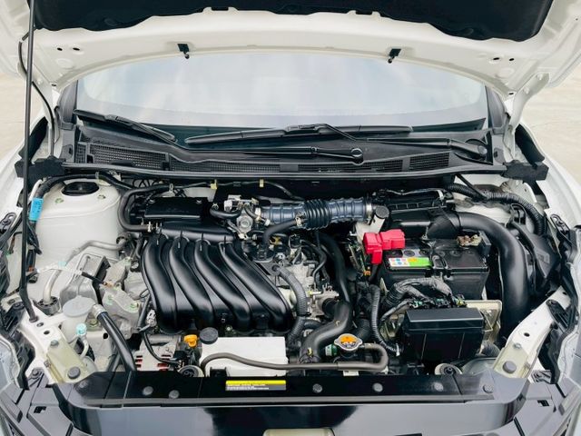 僅跑1萬5千公里 ! 倒車顯影、光感應頭燈、ISOFIX、  第3張相片