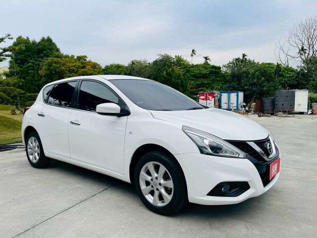 僅跑1萬5千公里 ! 倒車顯影、光感應頭燈、ISOFIX、  第4張相片