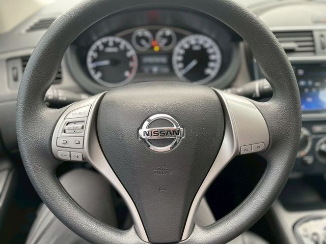 僅跑1萬5千公里 ! 倒車顯影、光感應頭燈、ISOFIX、  第8張相片