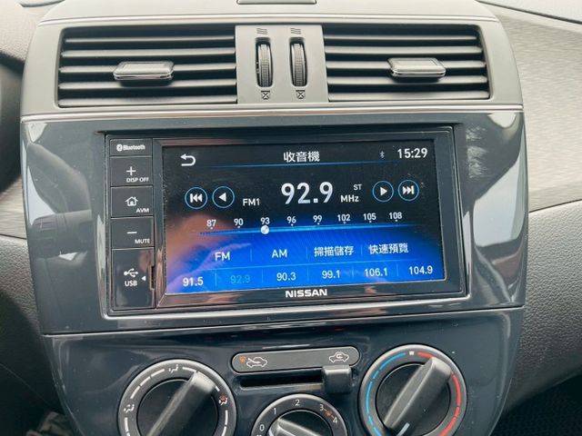 僅跑1萬5千公里 ! 倒車顯影、光感應頭燈、ISOFIX、  第9張相片