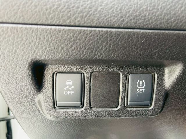 僅跑1萬5千公里 ! 倒車顯影、光感應頭燈、ISOFIX、  第11張相片