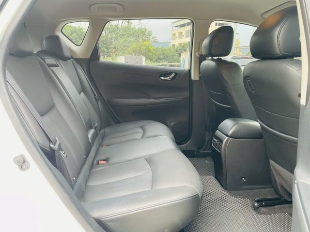 僅跑1萬5千公里 ! 倒車顯影、光感應頭燈、ISOFIX、  第13張相片