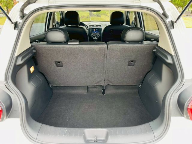 僅跑1萬5千公里 ! 倒車顯影、光感應頭燈、ISOFIX、  第17張相片