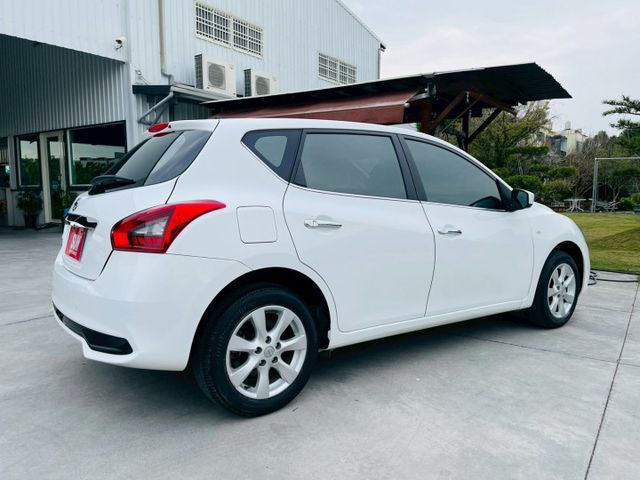 僅跑1萬5千公里 ! 倒車顯影、光感應頭燈、ISOFIX、  第18張相片