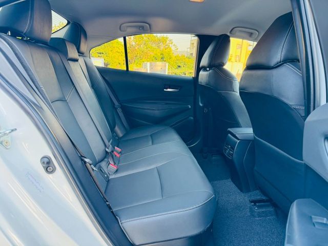 全車原版件！油電、僅跑8000公里、新車保固中!  第15張相片