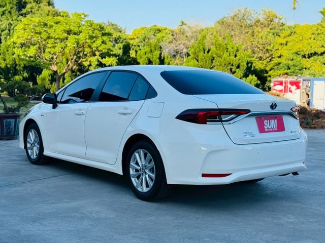 全車原版件！油電、僅跑8000公里、新車保固中!  第17張相片