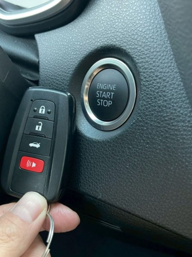 豪華版、全車原版件！新車保固中！僅跑7000公里！里程保證！  第16張相片