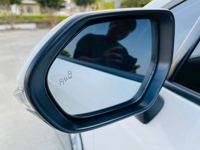 豪華版、全車原版件！新車保固中！僅跑3000公里！里程保證！  第9張相片