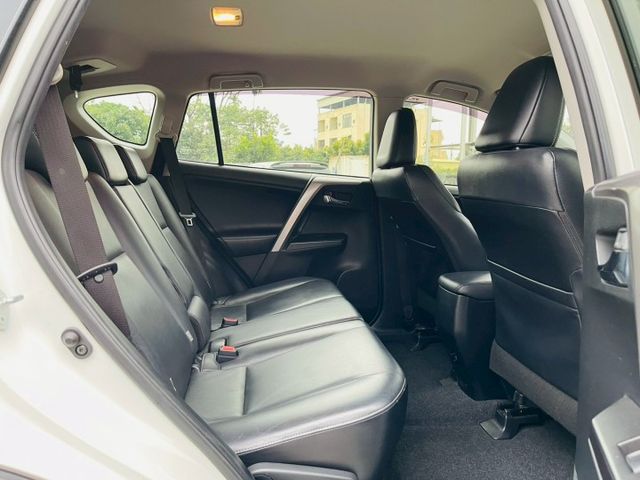 稀有尊爵版、ACC跟車、全車原版件、僅跑10萬公里、里程保證!  第9張相片