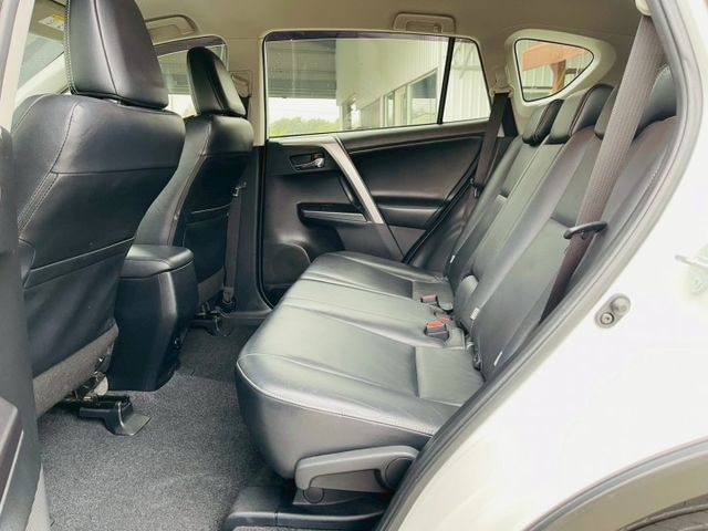 稀有尊爵版、ACC跟車、全車原版件、僅跑10萬公里、里程保證!  第10張相片