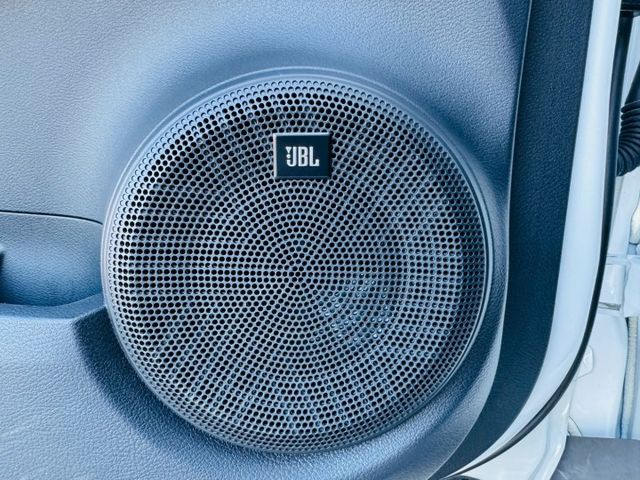 旗艦版、JBL音響、黑化鋁圈、黑化尾翼、全車原版件！新車保固中、僅跑6500km！  第10張相片