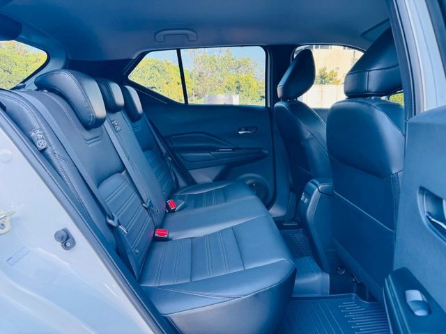 旗艦版、JBL音響、黑化鋁圈、黑化尾翼、全車原版件！新車保固中、僅跑6500km！  第14張相片