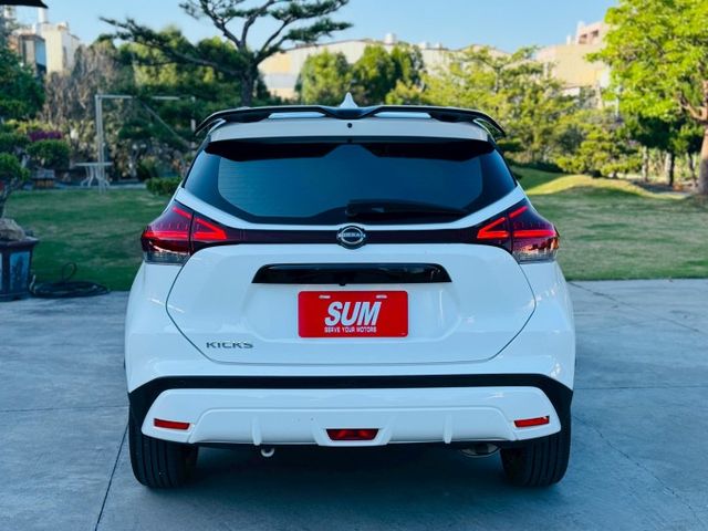 旗艦版、JBL音響、黑化鋁圈、黑化尾翼、全車原版件！新車保固中、僅跑6500km！  第17張相片