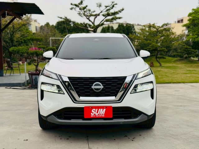 僅跑1萬公里、渦輪增壓輕油電、全車原版件原漆、新車保固中、下殺現省價差!!!ACC跟車系統、APPLE CARPLAY、  第2張相片