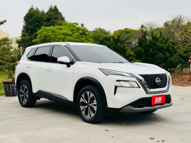 僅跑1萬公里、渦輪增壓輕油電、全車原版件原漆、新車保固中、下殺現省價差!!!ACC跟車系統、APPLE CARPLAY、  第3張相片