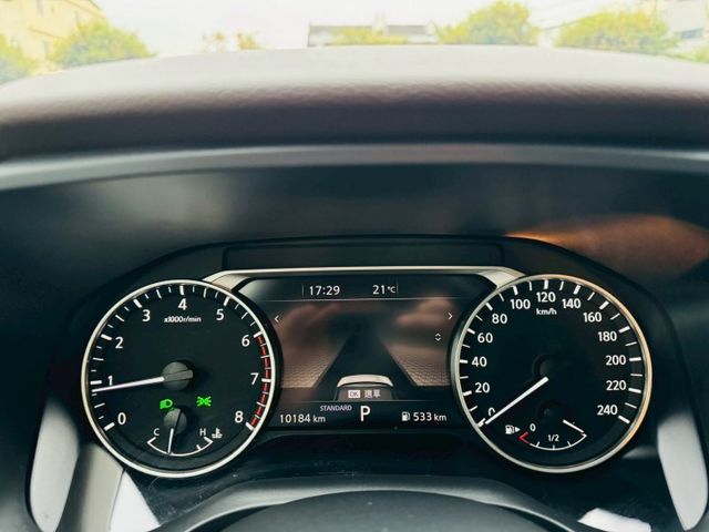 僅跑1萬公里、渦輪增壓輕油電、全車原版件原漆、新車保固中、下殺現省價差!!!ACC跟車系統、APPLE CARPLAY、  第6張相片