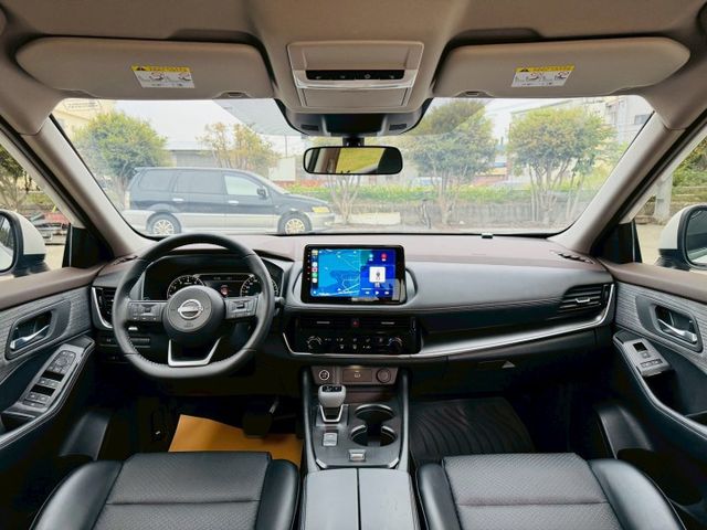 僅跑1萬公里、渦輪增壓輕油電、全車原版件原漆、新車保固中、下殺現省價差!!!ACC跟車系統、APPLE CARPLAY、  第9張相片