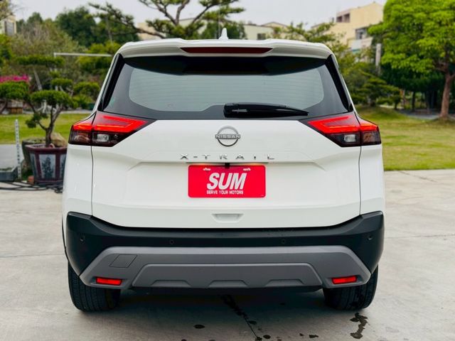 僅跑1萬公里、渦輪增壓輕油電、全車原版件原漆、新車保固中、下殺現省價差!!!ACC跟車系統、APPLE CARPLAY、  第15張相片