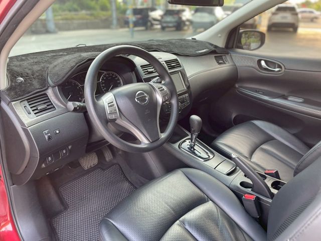 旗艦版  免鑰匙、CarPlay、全車原版件、女用一手車、盲點系統、僅跑5萬公里  第5張相片