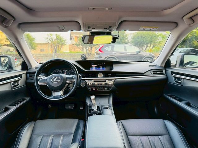 全車原版件、氣氛綿密、雙電動座椅、ACC跟車系統、車道偏移警示、天窗、免鑰匙啟動、僅跑10萬公里  第9張相片