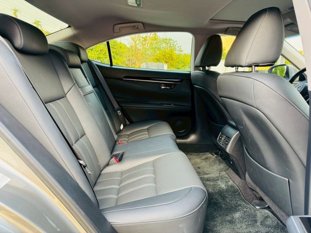 全車原版件、氣氛綿密、雙電動座椅、ACC跟車系統、車道偏移警示、天窗、免鑰匙啟動、僅跑10萬公里  第10張相片