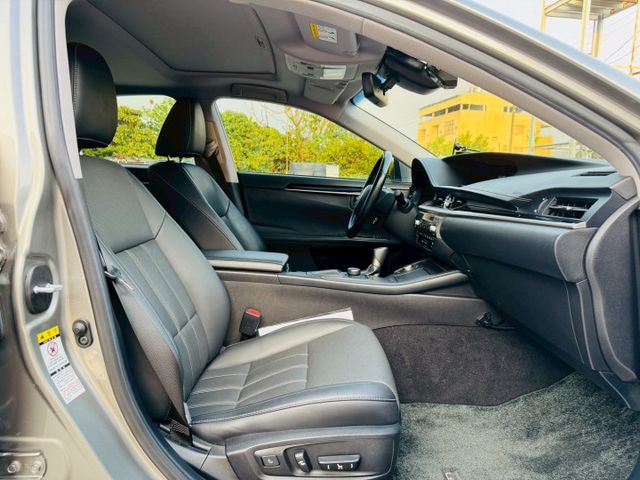 全車原版件、氣氛綿密、雙電動座椅、ACC跟車系統、車道偏移警示、天窗、免鑰匙啟動、僅跑10萬公里  第11張相片
