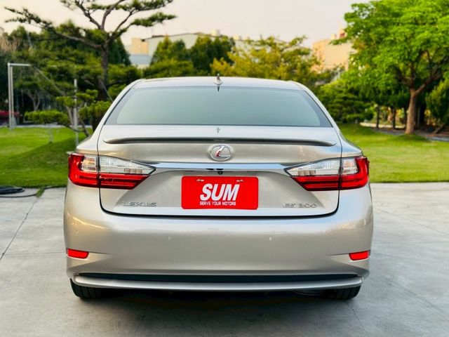 全車原版件、氣氛綿密、雙電動座椅、ACC跟車系統、車道偏移警示、天窗、免鑰匙啟動、僅跑10萬公里  第14張相片