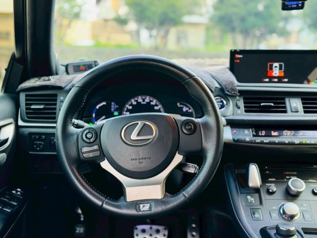 稀有F-SPORT版、大電池已更換、全車原版件、加裝安卓機、環景系統  第13張相片