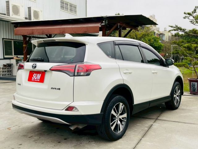 像極了新車、僅跑4萬公里、全車原版原漆、在地一手車、稀有尊爵版、ACC跟車  第3張相片