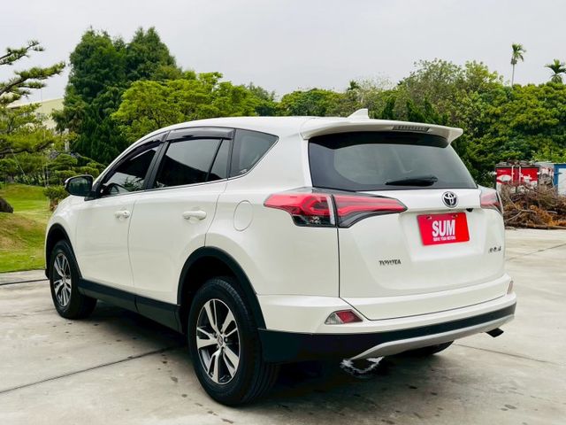 像極了新車、僅跑4萬公里、全車原版原漆、在地一手車、稀有尊爵版、ACC跟車  第4張相片