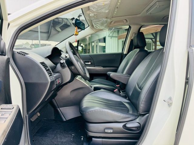 旗艦版、雙電滑門、安卓機+環景系統、一手車庫車、僅跑5萬公里、全車原版件、免鑰匙啟動、電動椅、全車原廠大包  第4張相片