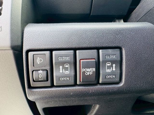 旗艦版、雙電滑門、安卓機+環景系統、一手車庫車、僅跑5萬公里、全車原版件、免鑰匙啟動、電動椅、全車原廠大包  第5張相片