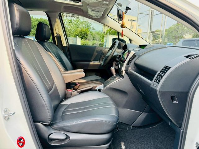 旗艦版、雙電滑門、安卓機+環景系統、一手車庫車、僅跑5萬公里、全車原版件、免鑰匙啟動、電動椅、全車原廠大包  第8張相片