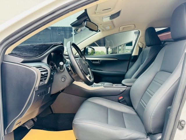 全原廠保養、全車原版件、中部車庫車、一手車、環景系統、ACC跟車系統、車道偏移、盲點系統、稀有白色漂亮車、現車促銷中!!  第4張相片