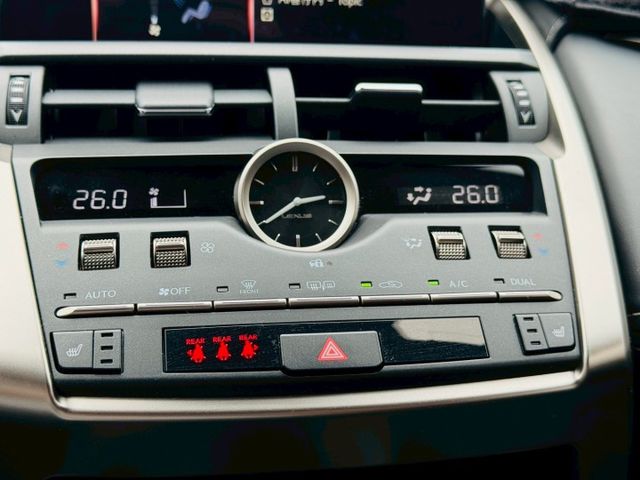 全原廠保養、全車原版件、中部車庫車、一手車、環景系統、ACC跟車系統、車道偏移、盲點系統、稀有白色漂亮車、現車促銷中!!  第8張相片