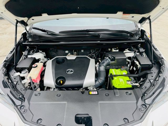 全原廠保養、全車原版件、中部車庫車、一手車、環景系統、ACC跟車系統、車道偏移、盲點系統、稀有白色漂亮車、現車促銷中!!  第14張相片