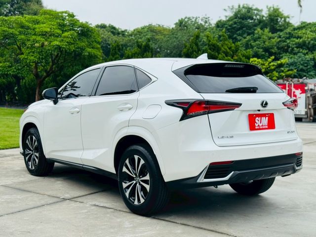 全原廠保養、全車原版件、中部車庫車、一手車、環景系統、ACC跟車系統、車道偏移、盲點系統、稀有白色漂亮車、現車促銷中!!  第18張相片