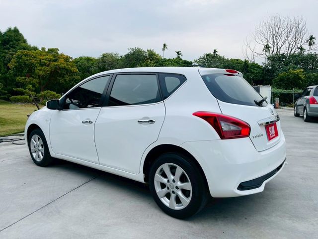 僅跑1萬5千公里 ! 倒車顯影、光感應頭燈、ISOFIX、  第20張相片
