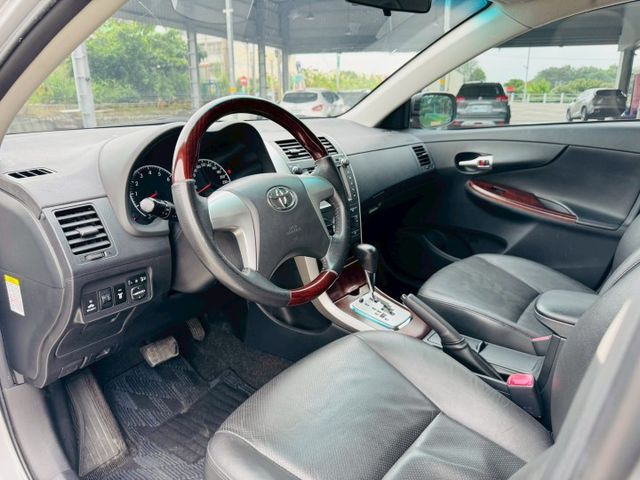 全車原版件、全原廠保養！在地一手車、定速、恆溫、僅跑１５萬公里！  第5張相片
