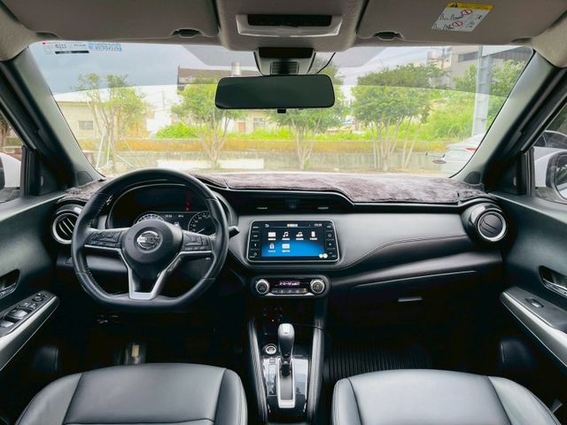 全車原版件、僅跑9萬公里、環景系統、智行旗艦版、氣氛佳無待修、盲點系統  第12張相片