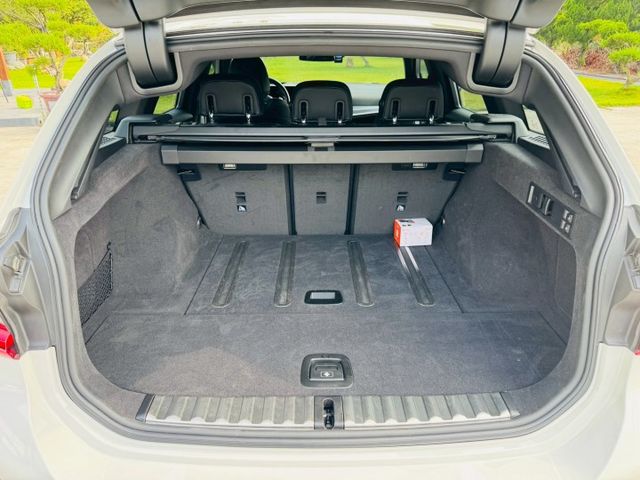 320I TOURING、全車原版件、ID8曲面螢幕、M版、全原廠保養、環景系統、電尾門、抬顯、女用車  第18張相片