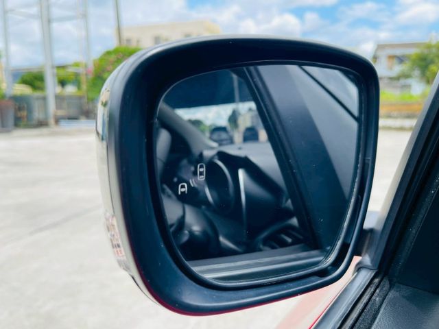女用一手車、安卓機、環景系統、ACC跟車系統、換檔快撥、盲點系統  第12張相片