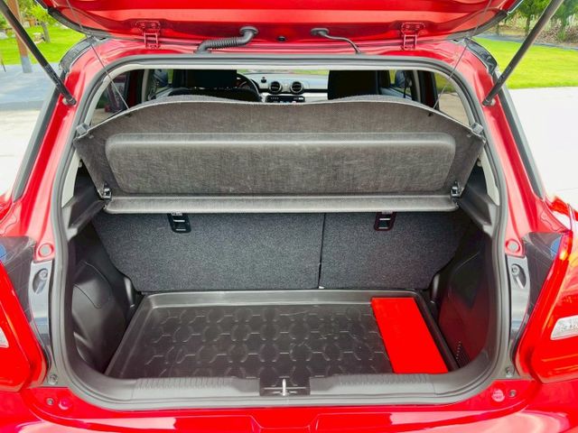 女用一手車、安卓機、環景系統、ACC跟車系統、換檔快撥、盲點系統  第17張相片